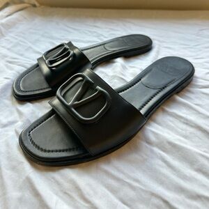 Black Valentino Garavani VLogo Slides
Size: 38 (US 8)